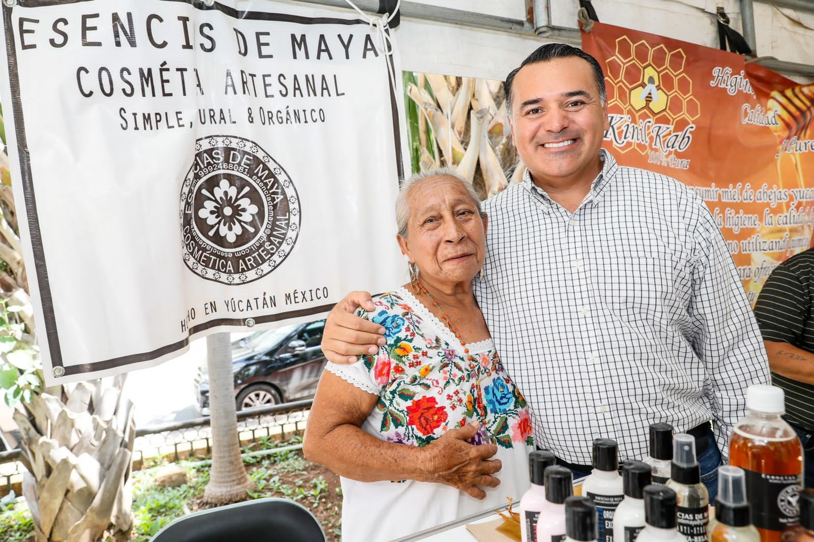 Renán Barrera abre nuevos mercados para los productores de miel