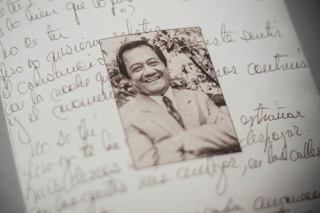 Bibliotecas difunden legado musical de Armando Manzanero