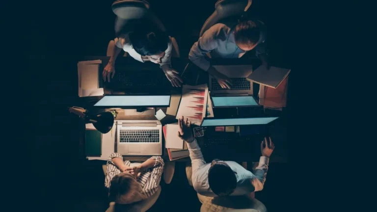 cultura-de-trabajo-sobrecarga-laboral.jpg_554688468