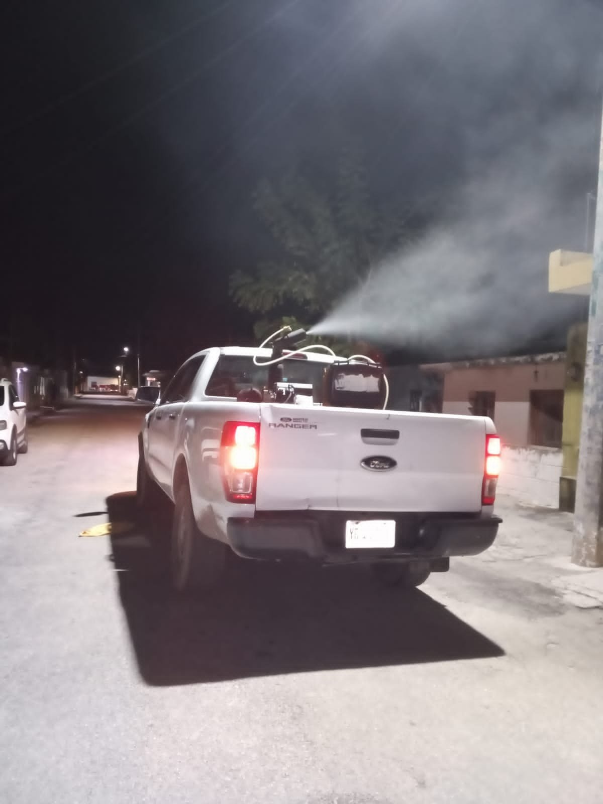 Erik Rihani continúa campaña de fumigación en Progreso