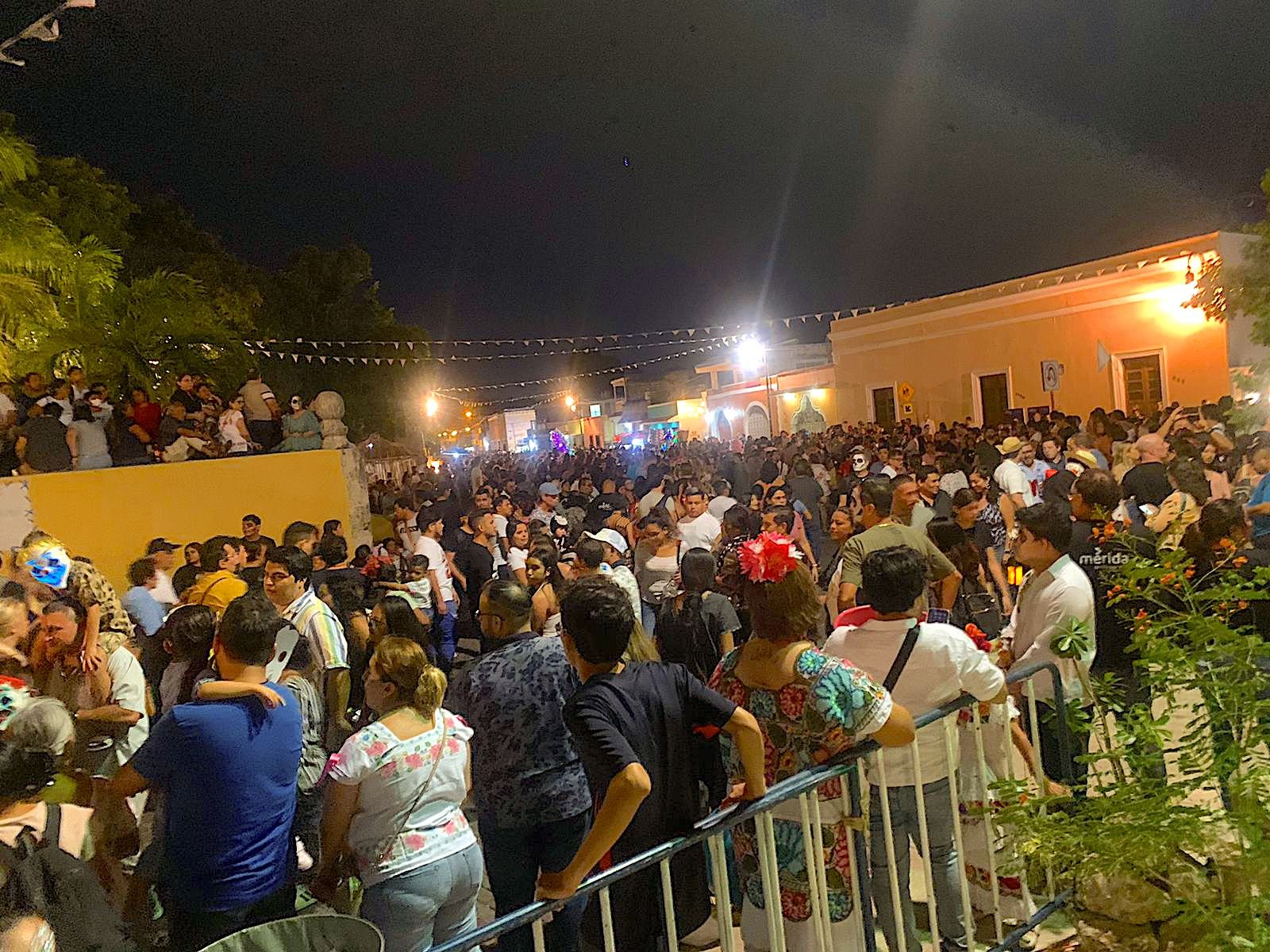 Miles de yucatecos participaron en los eventos del Festival de Ánimas