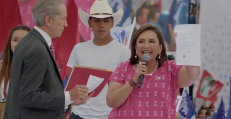 xochitl-galvez-firma-sangre-1024x529-1