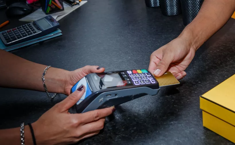 ¡Adiós a los abusos! Diputados votan contra pago de comisión por uso de tarjetas