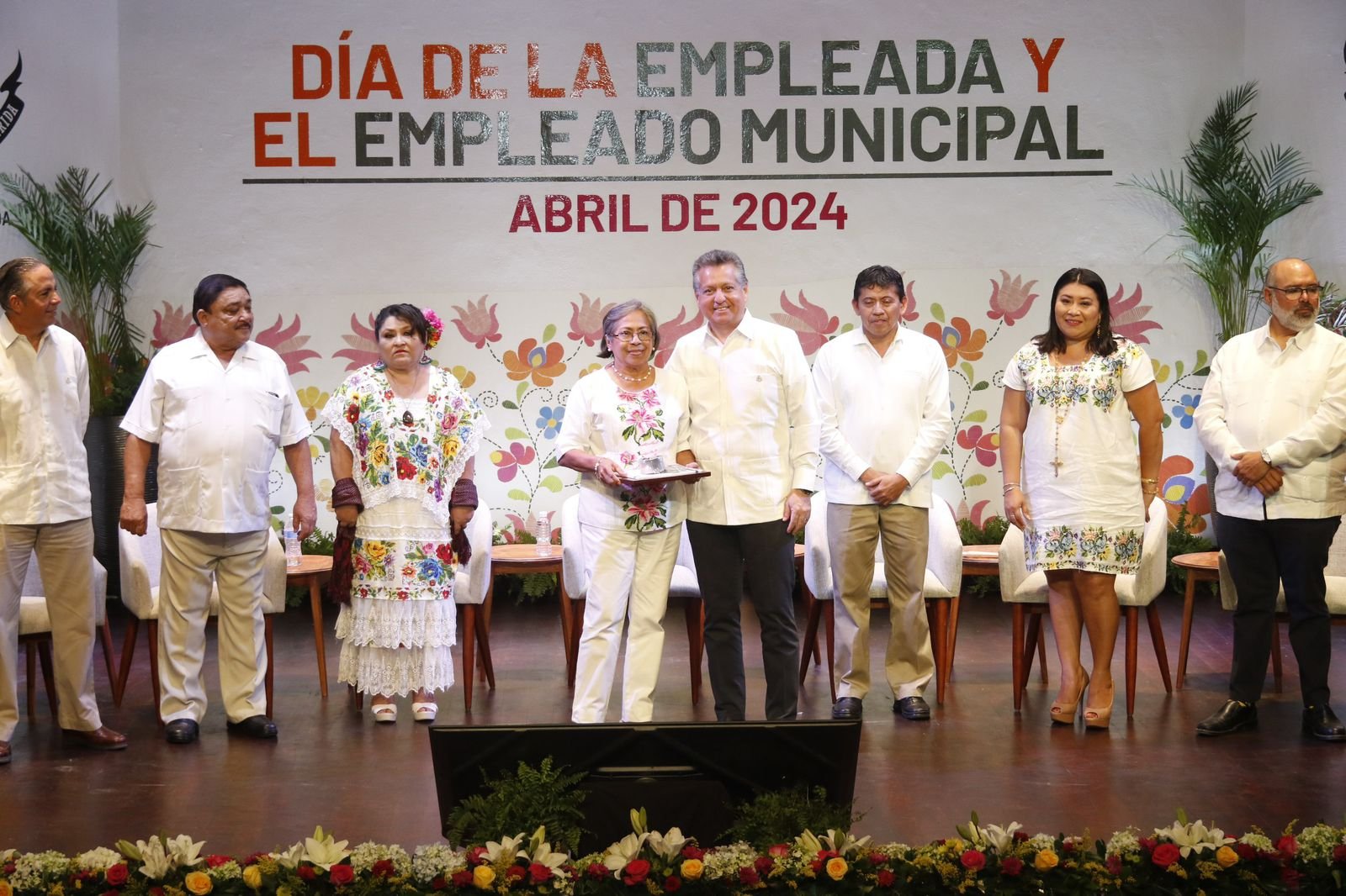 El Ayuntamiento reconoce a empleados municipales por su dedicación y servicio