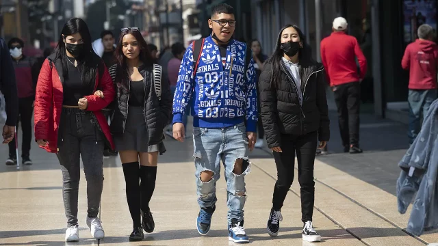 Gente-Caminando-7-640x360-1