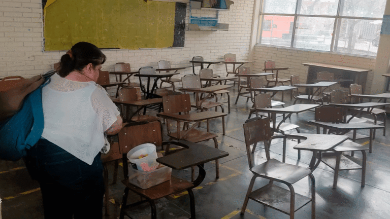 escuela-salon-clases-vacio-maestra-cortesia-gob-nuevo-leon-twitter-educacion-publica.png_554688468