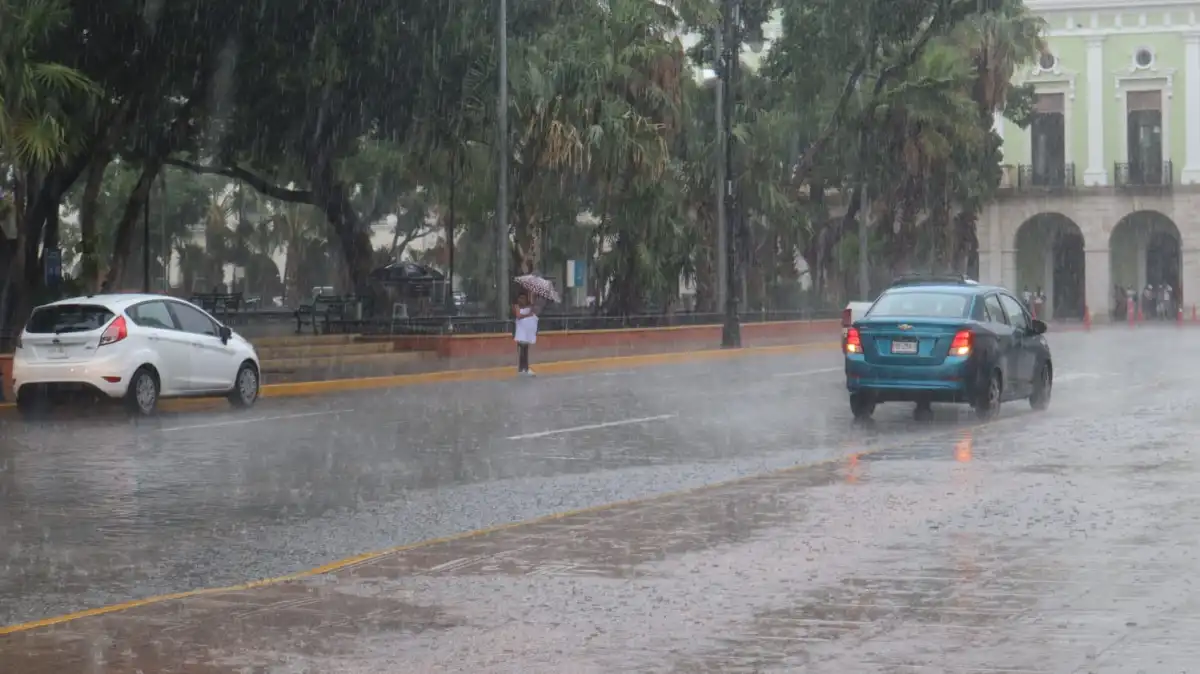 Onda tropical 12 traería fuertes lluvias a la entidad