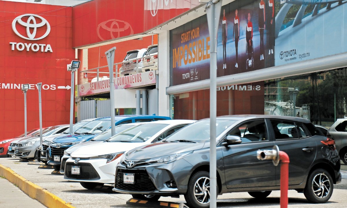 Ventas de autos nuevos aceleran y crecen 14.8% en abril: Nissan y GM lideran el mercado