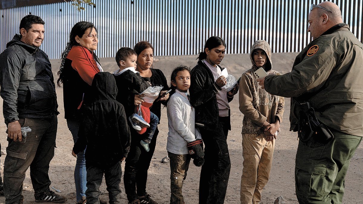 Envían a migrantes, en espera de asilo, al sur de México