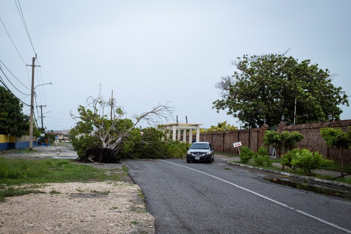 Trayectoria del huracán Beryl: Autoridades lanzan operativo de emergencia tras azotar Jamaica