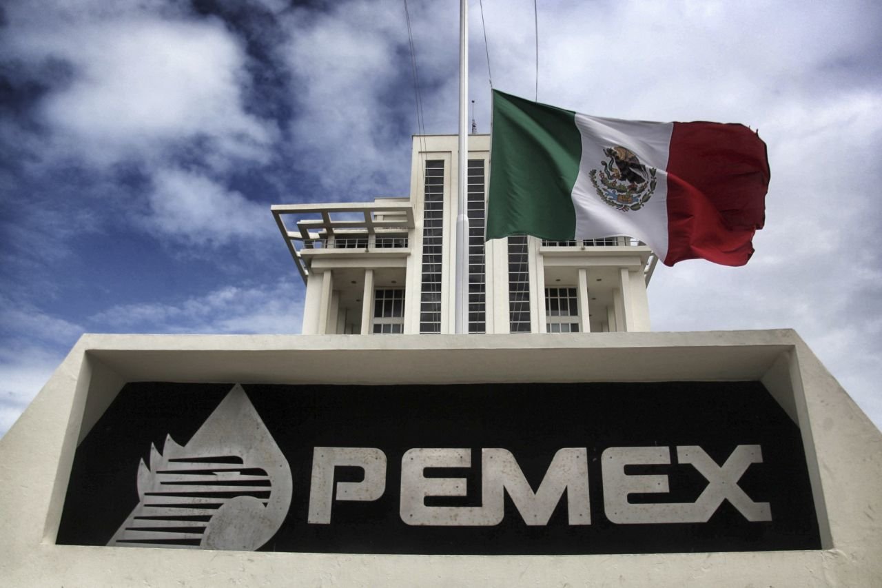 Gobierno destina recursos históricos para salvar a Pemex de su «deuda corrupta»