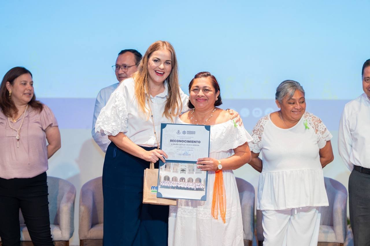 Reconoce Cecilia Patrón a trabajadores del Ayuntamiento de Mérida.