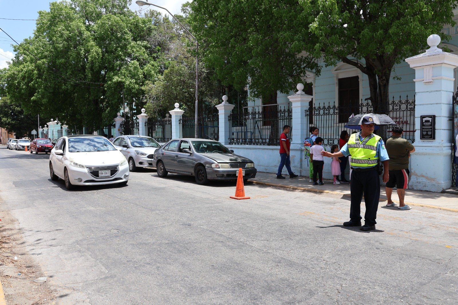 Policía de Mérida implementa operativo de regreso a clases.