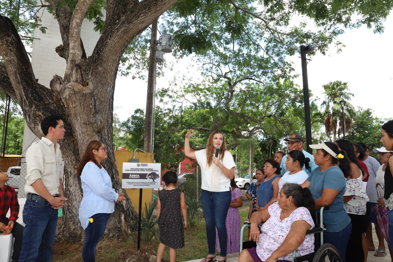 Entrega Cecilia Patrón parque renovado en Yaxché Casares