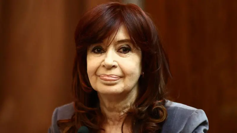 Ex presidenta argentina Cristina Kirchner a prisión domiciliaria 6 años por corrupción