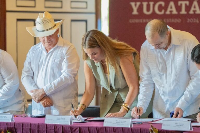Firma Cecilia Patrón Convenio de Coordinación Metropolitana de Mérida.