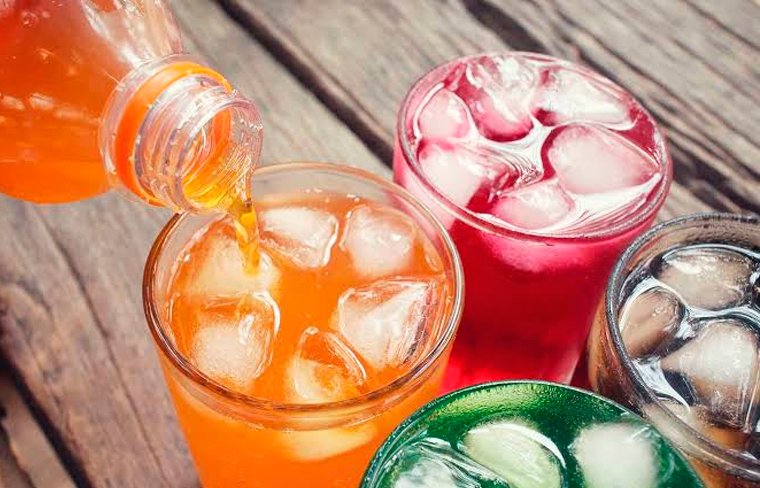Propuesta de aumento al IEPS de cigarros y refrescos impactará bolsillo sin reducir consumo