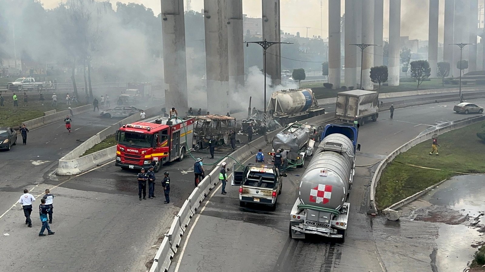 Explosión de camión cisterna en CDMX deja 4 muertos y 90 heridos en Iztapalapa