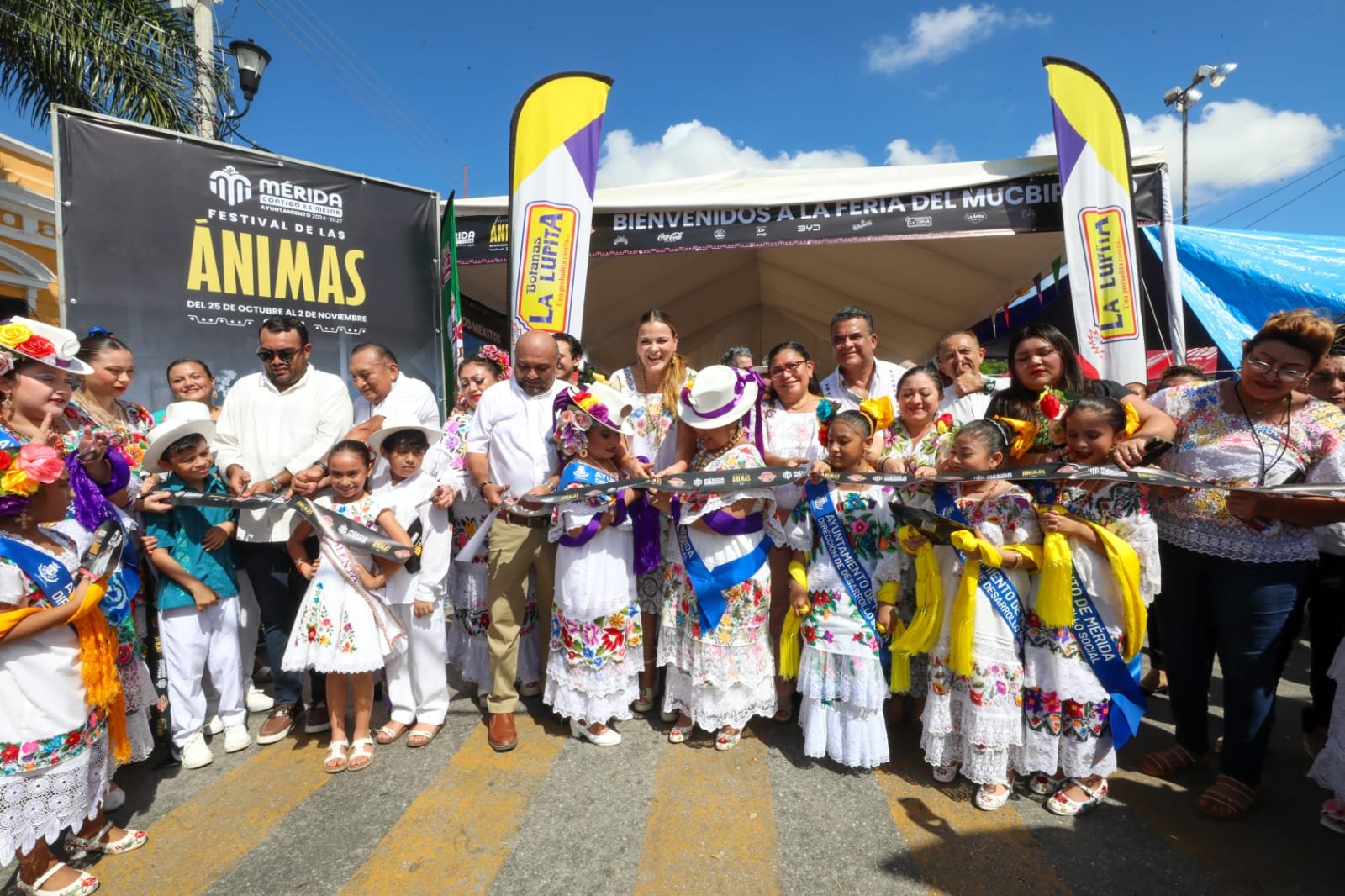 Cecilia Patrón inaugura la tradicional Feria del Mucbipollo en San Sebastián
