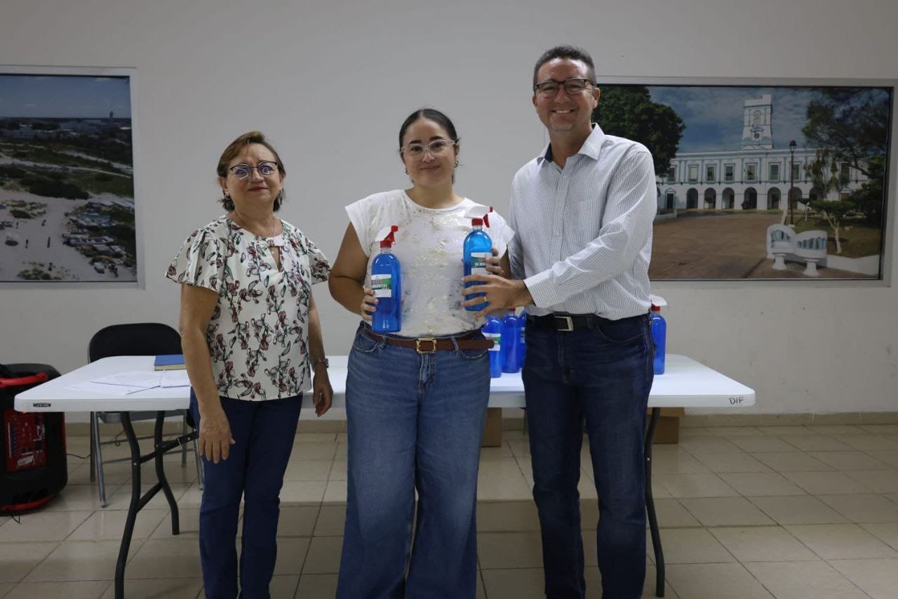 Ayuntamiento y escuelas unidos contra mosquitos en Progreso