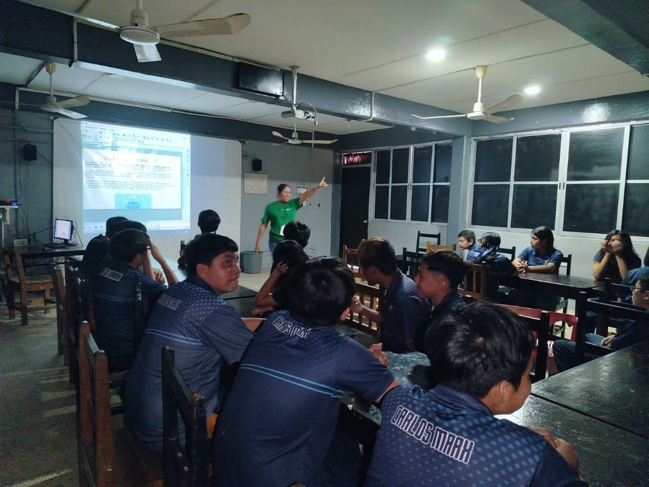 Erik Rihani impulsa charlas sobre salud mental juvenil