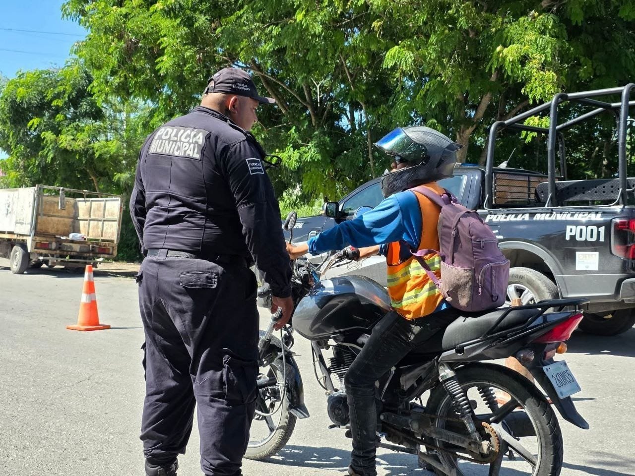 Erik Rihani exhorta a respetar normas viales y tramitar sus placas