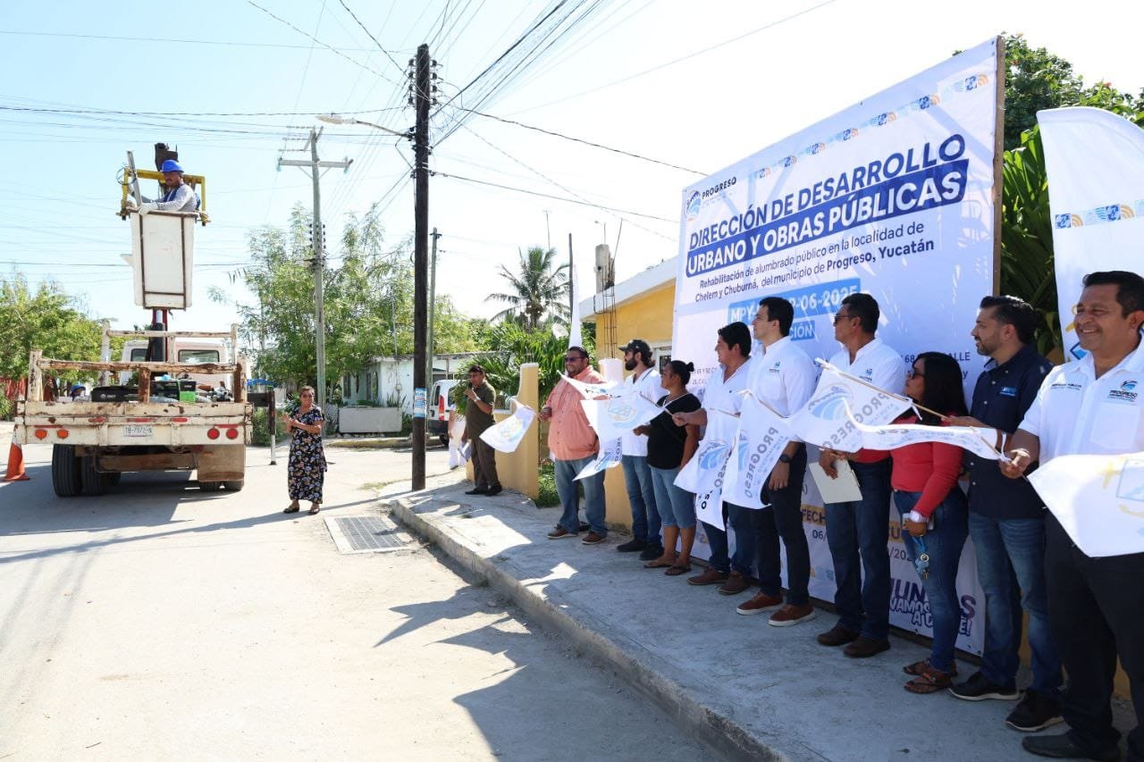 Erik Rihani da banderazo de obras de alumbrado público en Chelem