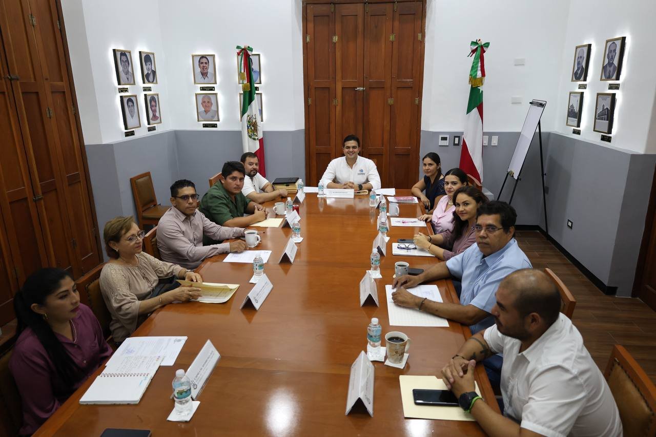 Erik Rihani impulsa facilidades para regularizar predial y basura