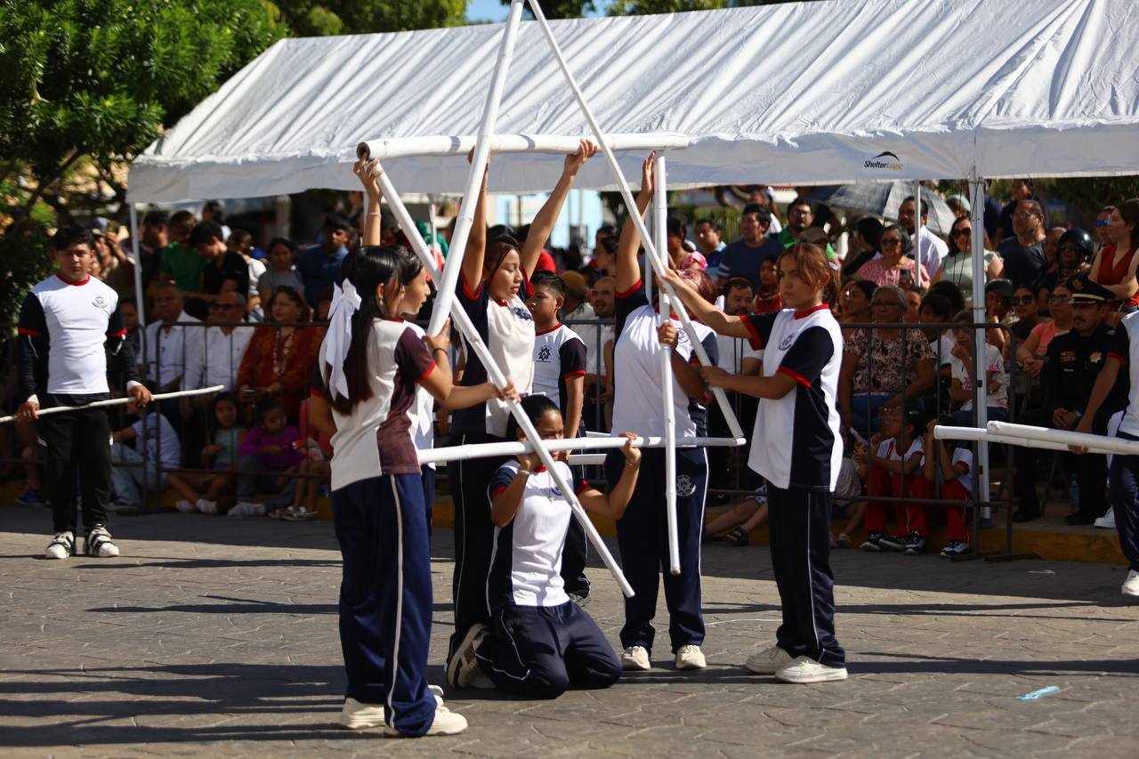 Erik Rihani fortalece identidad y orgullo en el desfile del 20 de Noviembre