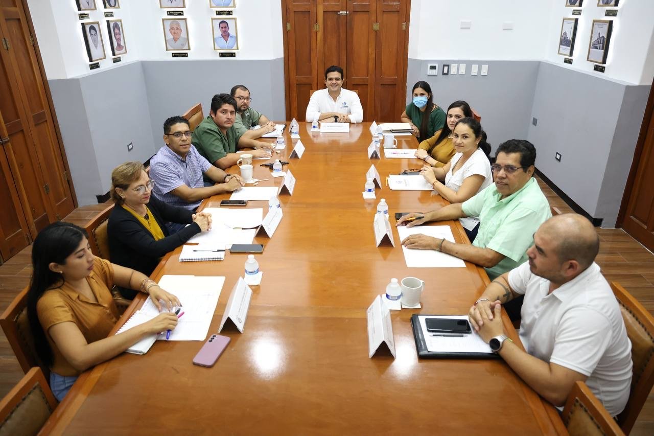 Erik Rihani refuerza servicios con descuentos y obras viales