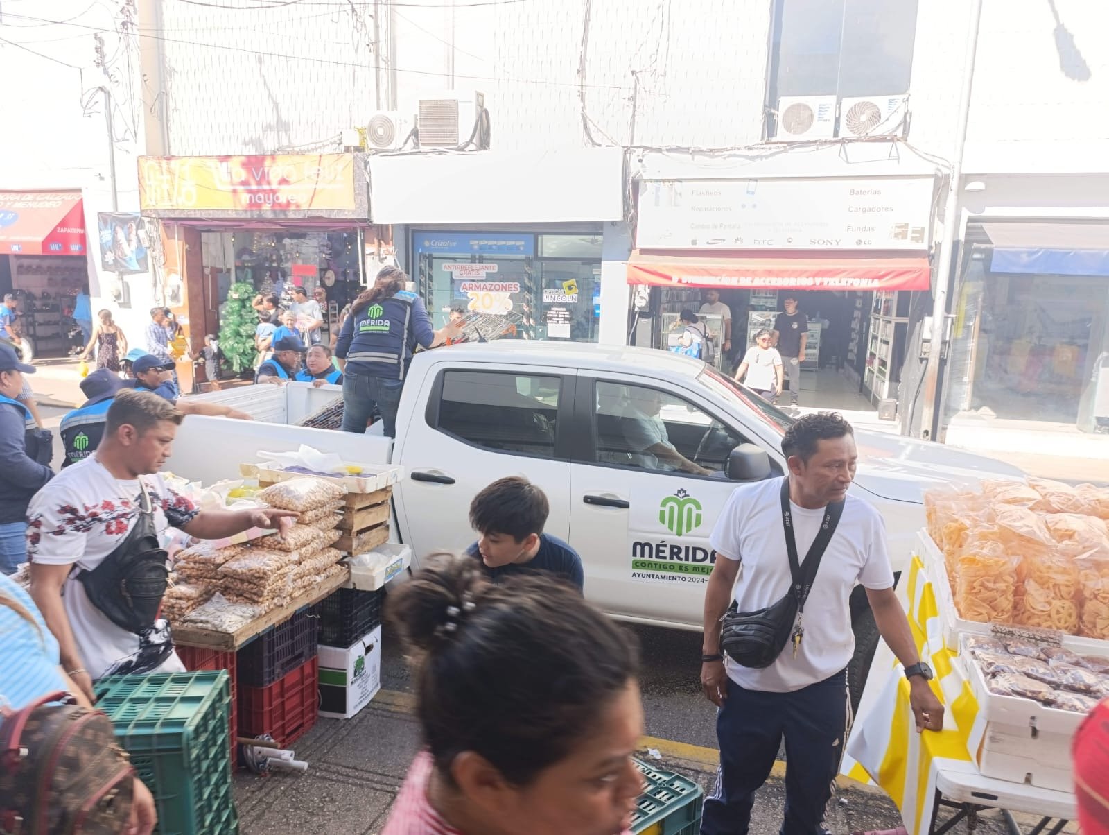 Operativo de alto impacto reordena ambulantaje en centro de Mérida