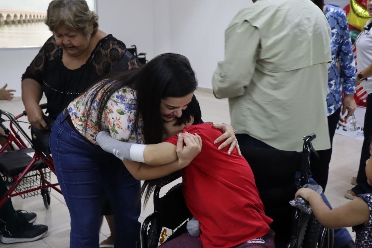 200 personas reciben aparatos ortopédicos del DIF Progreso