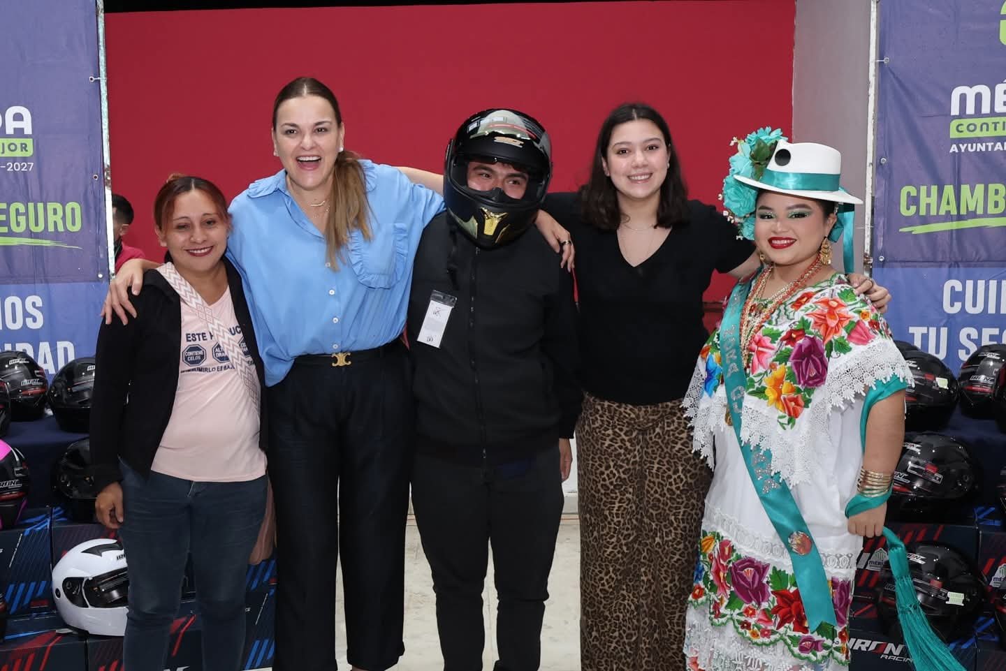 Cecilia Patrón supera la meta de Chambea Seguro con 1,200 cascos entregados