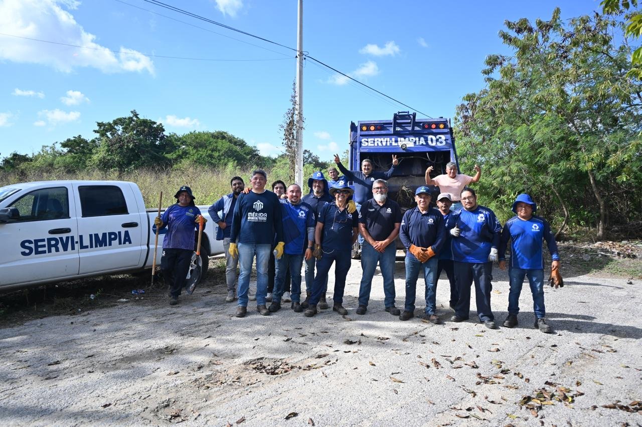 Servilimpia realiza operativo de limpieza en la comisaría de Cholul.