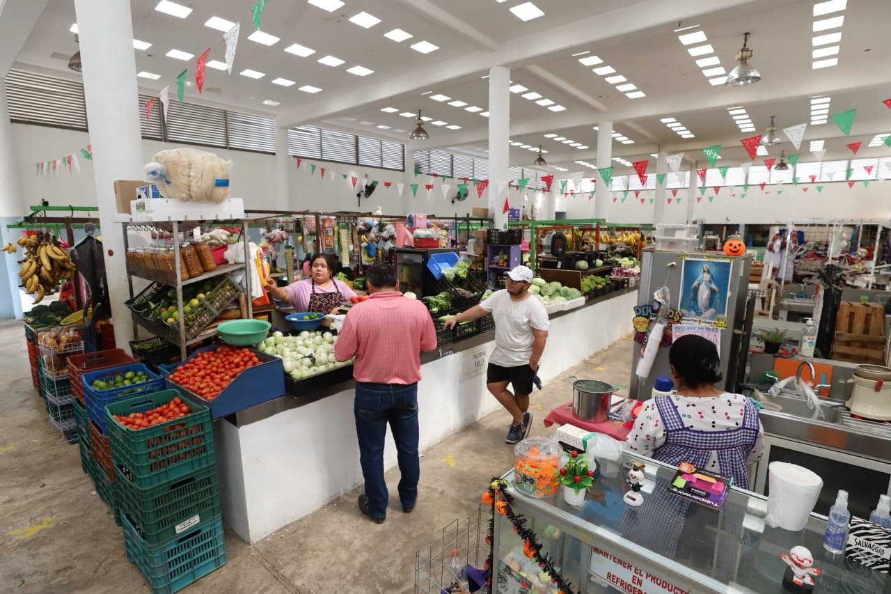 Mérida fortalece sus mercados con limpieza, seguridad e infraestructura: Cecilia Patrón.