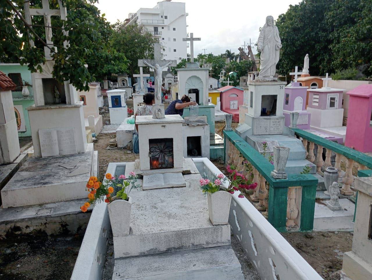 Progreso promueve regularización y descuentos en trámites de cementerios