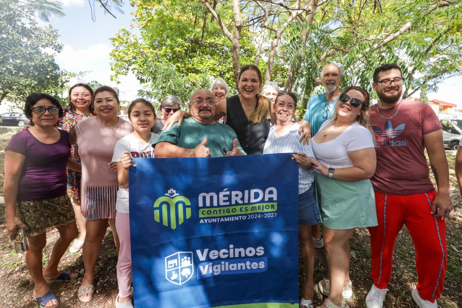 Entrega Cecilia Patrón trabajos de repavimentación del fraccionamiento Brisas.