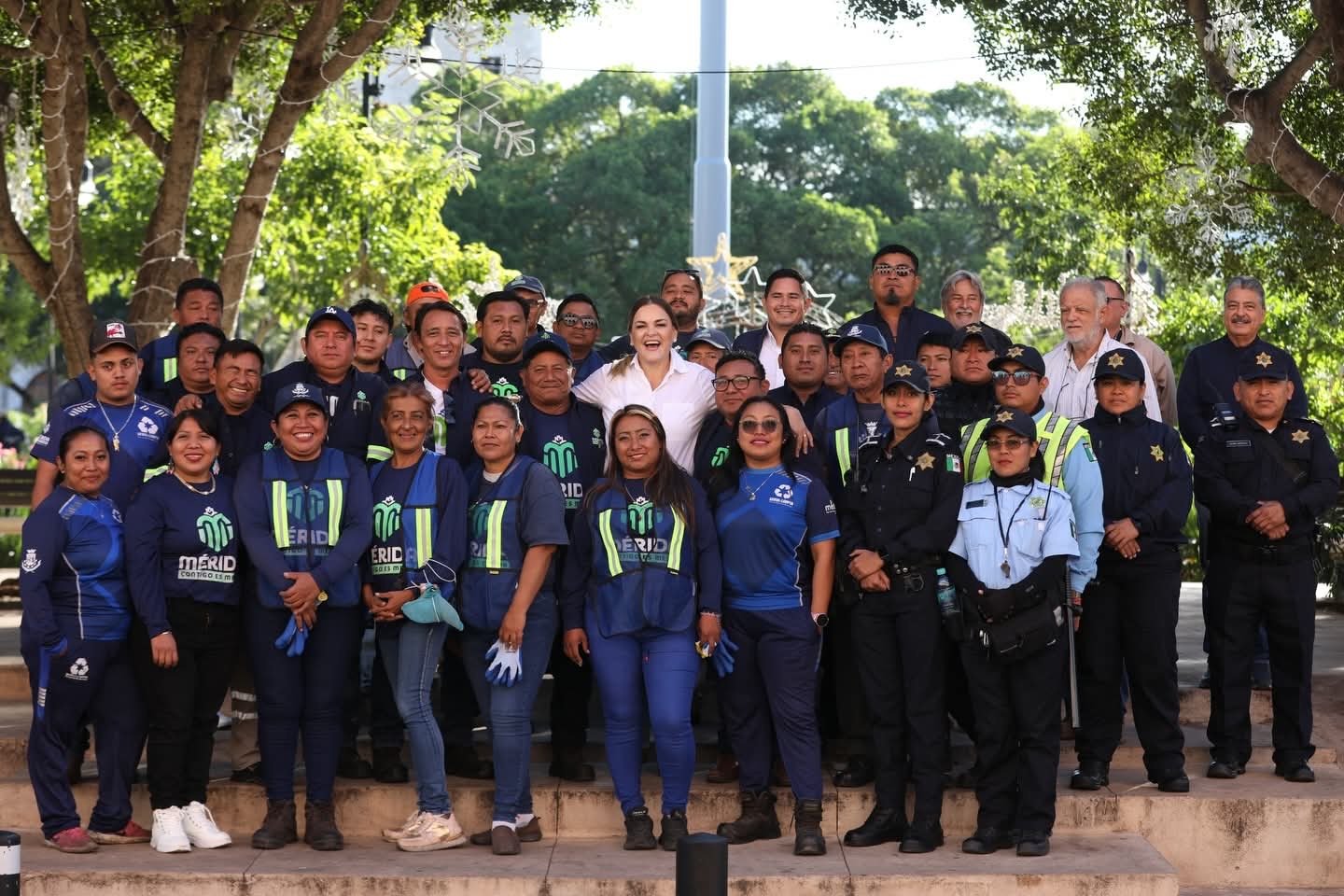 Inicia Cecilia Patrón el 2026 con brigadas de servicios públicos para Mérida