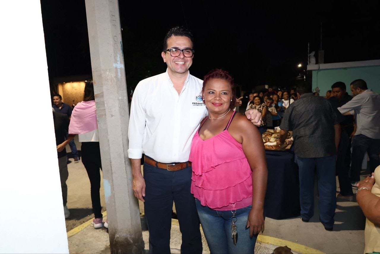 Alumbrado público renovado beneficia a familias de Chelem