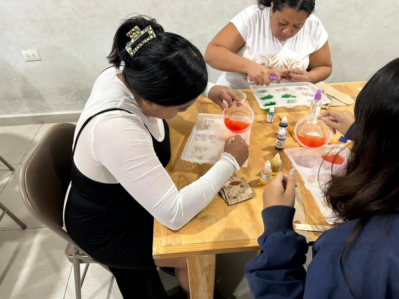 “Emprendiendo Joven” fortalece talento en Progreso