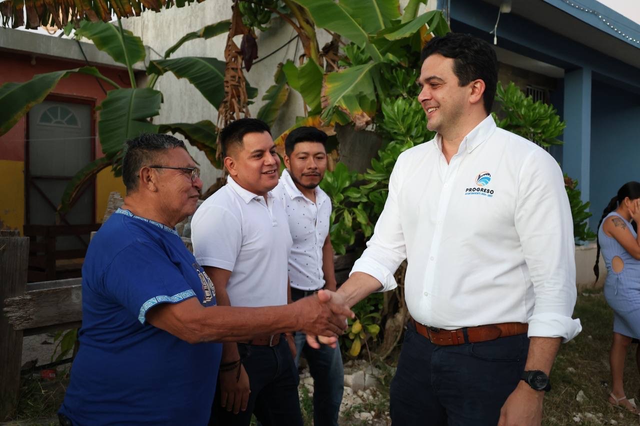 Erik Rihani entrega pozos pluviales que benefician a Chicxulub Puerto