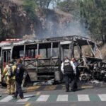 Camion Quemado-Bomberos-Policias