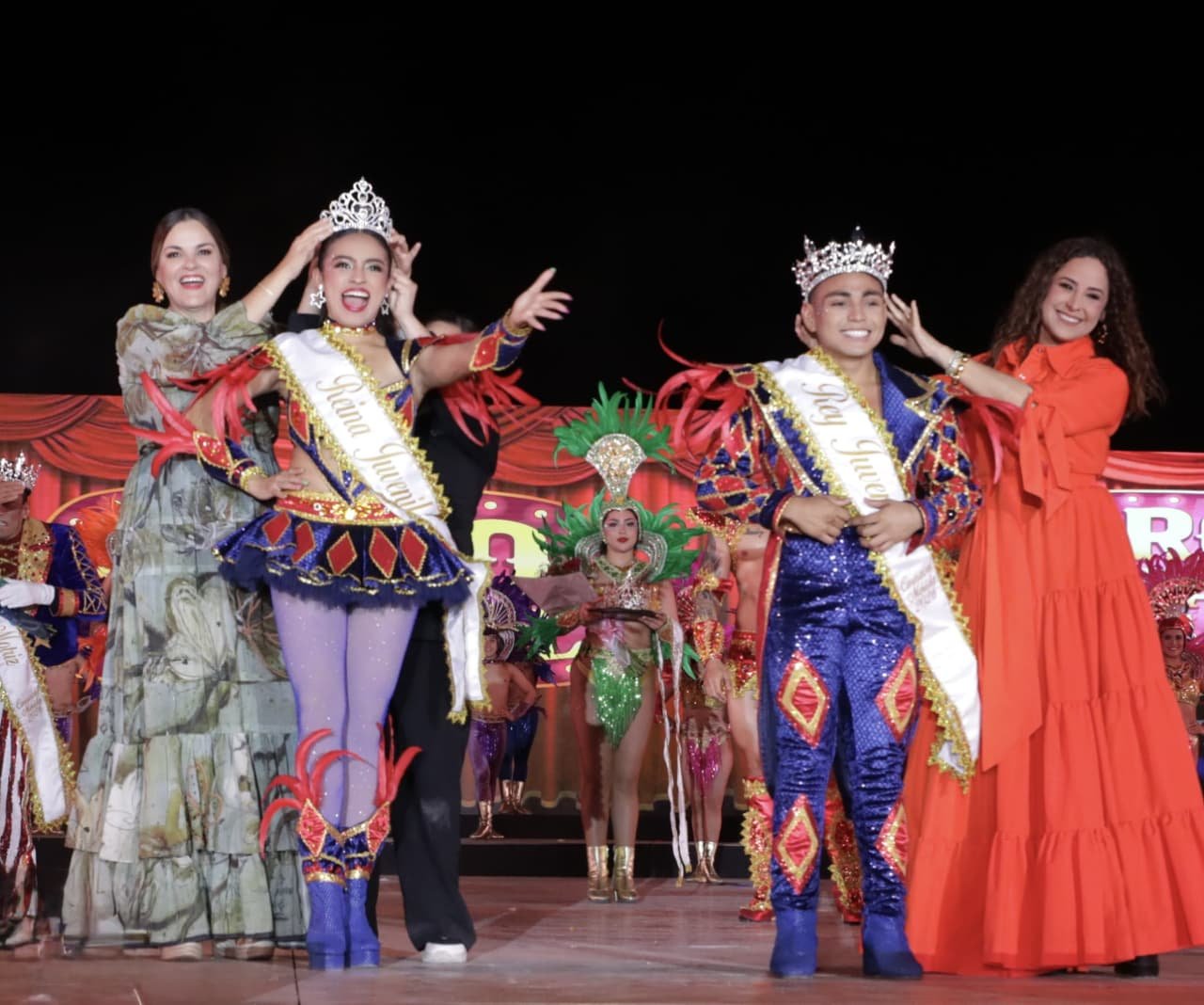 Cecilia Patrón llama a la unidad y la sana convivencia durante el Carnaval Mérida