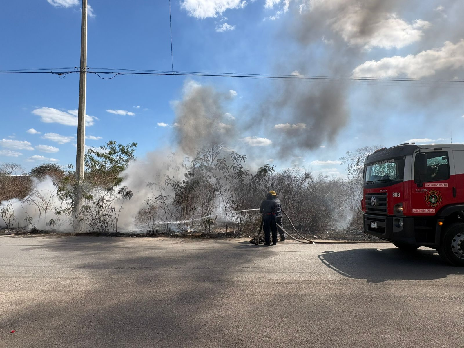 Oportuno control de incendio de basurero clandestino en la Reserva Cuxtal.