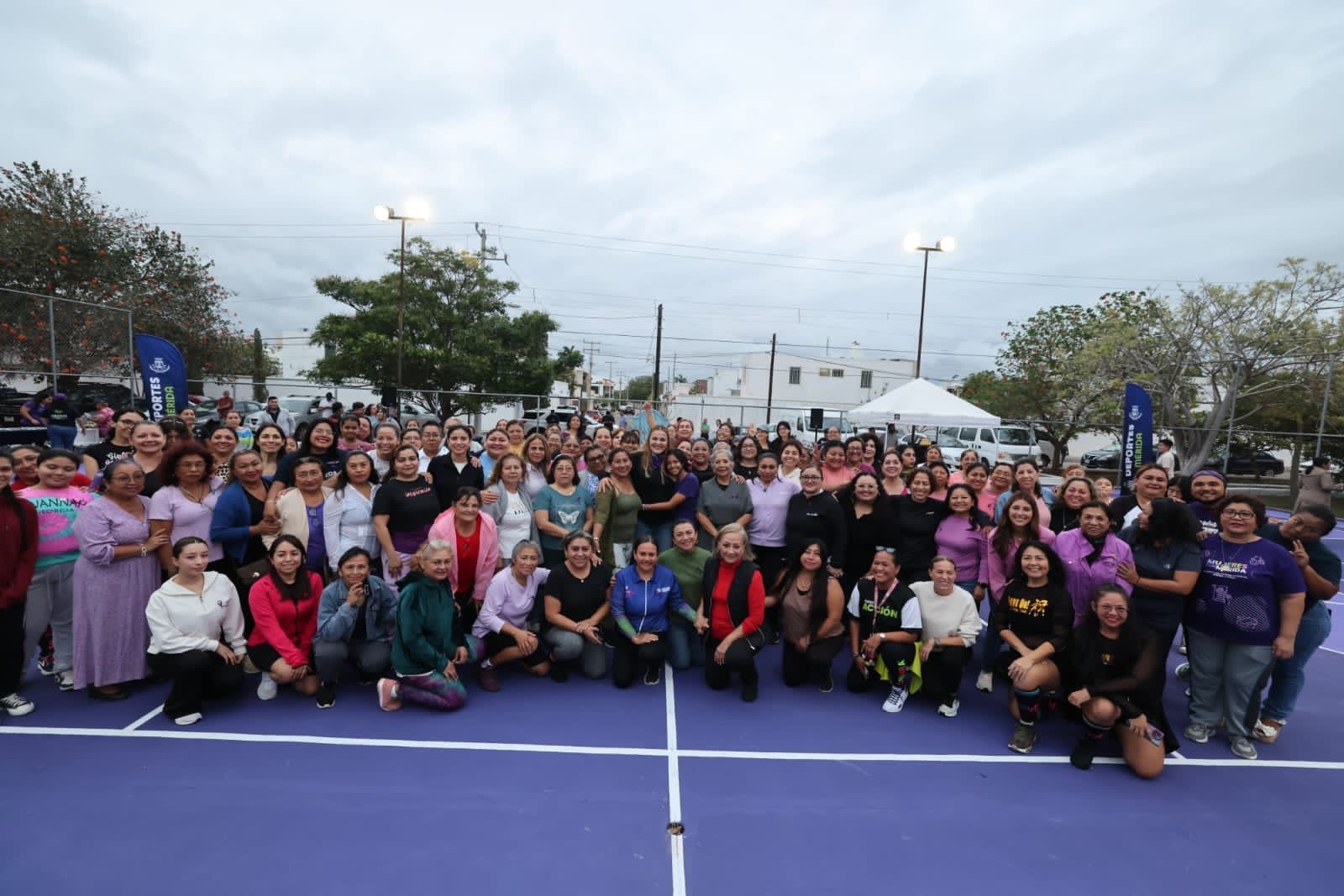 Cecilia Patrón promueve macroclase de defensa personal en Cancha Violeta.