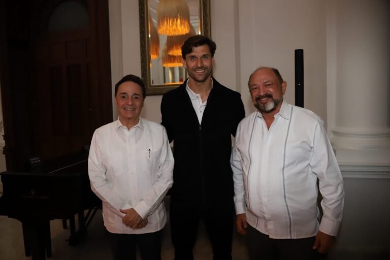 2aad6878-89ad-4a4e-a180-18e223237903