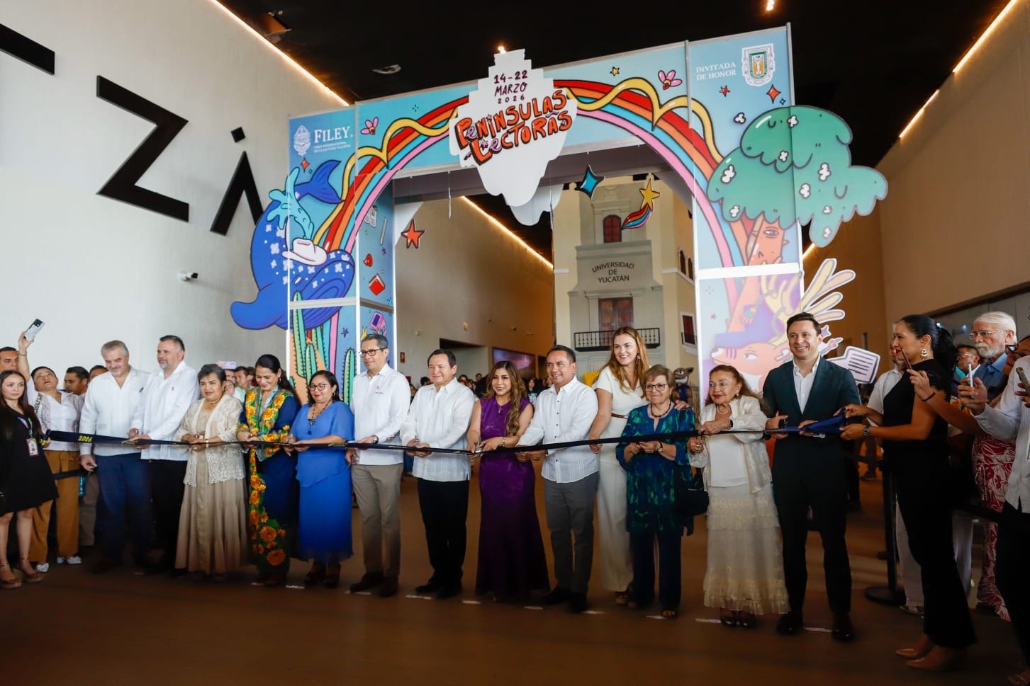 Asiste Cecilia Patrón a la inauguración de la FILEY