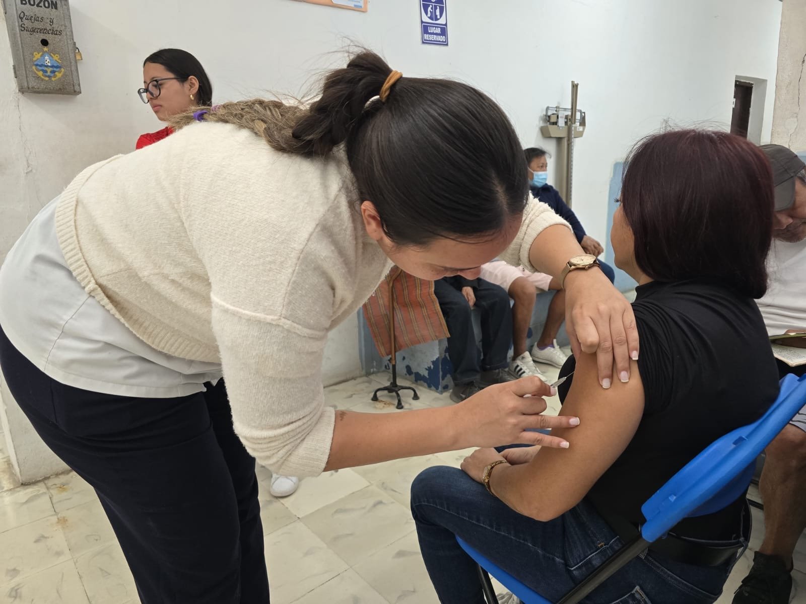 Progreso refuerza prevención con 500 vacunas