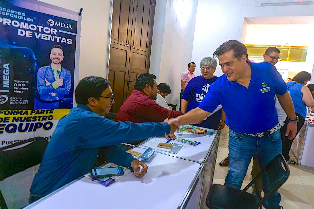 Feria de empleo acerca más de 180 oportunidades laborales a jóvenes en Mérida