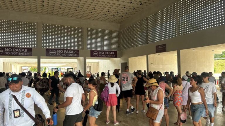 Turistas chichen 26756347807_2145129363552302_1668145359370322928_n.png